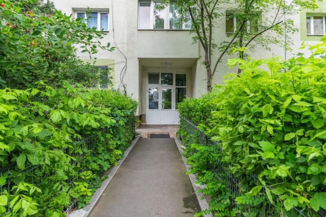 Cosy & Chic Studio Close By Victoria Square Букурещ Екстериор снимка