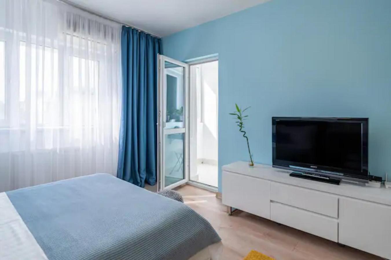 Cosy & Chic Studio Close By Victoria Square Букурещ Екстериор снимка