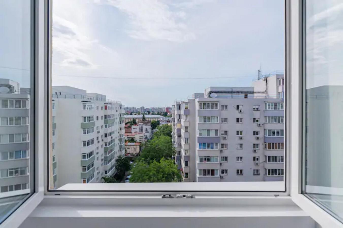 Cosy & Chic Studio Close By Victoria Square Букурещ Екстериор снимка